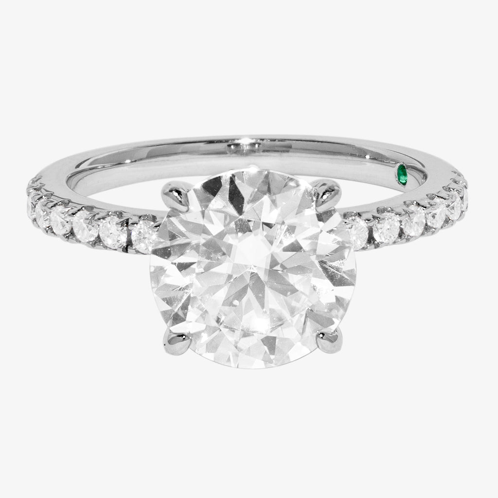 Round Cut Engagement Ring With Diamonds